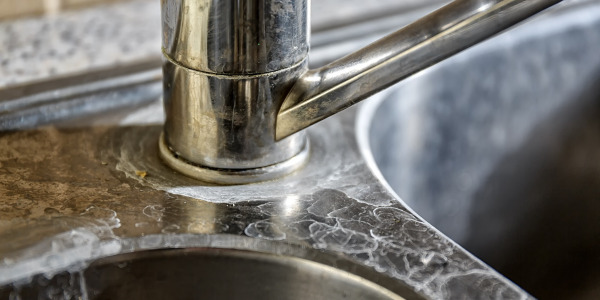 Les bienfaits et les fausses idées sur les adoucisseurs d'eau