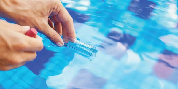 Les clés d'une bonne analyse de l'eau de piscine